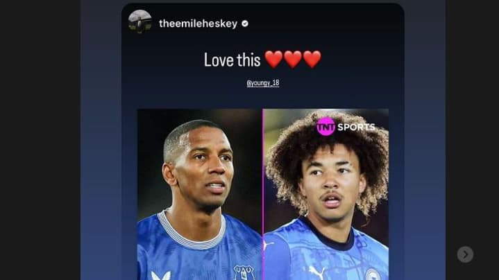 Ashley Young relaye une publication sur lui et son fils, le 2 décembre 2024
