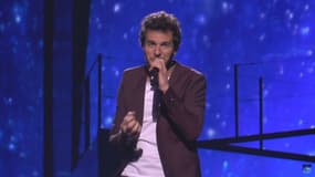 Amir pendant les répétitions sur la scène de l'Eurovision 