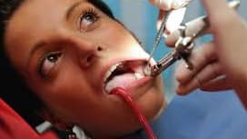 La technique actuelle consiste à percer la dent et à la remplir avec un amalgame ou une résine composite.