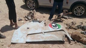 Des débris d'un avion de chasse qui s'est écrasé à Benghazi, en Libye, le 29 juillet 2014.