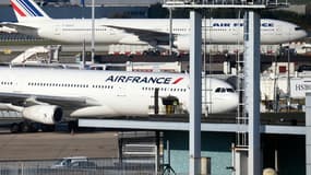 Avions cloués au sol par la grève des pilotes d'Air France qui entre dans sa deuxième semaine.