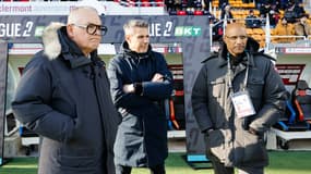 Laurent LAIRY (président de Laval), Ousmane DABO (recruteur) et Olivier Frapolli (entraîneur de Laval)