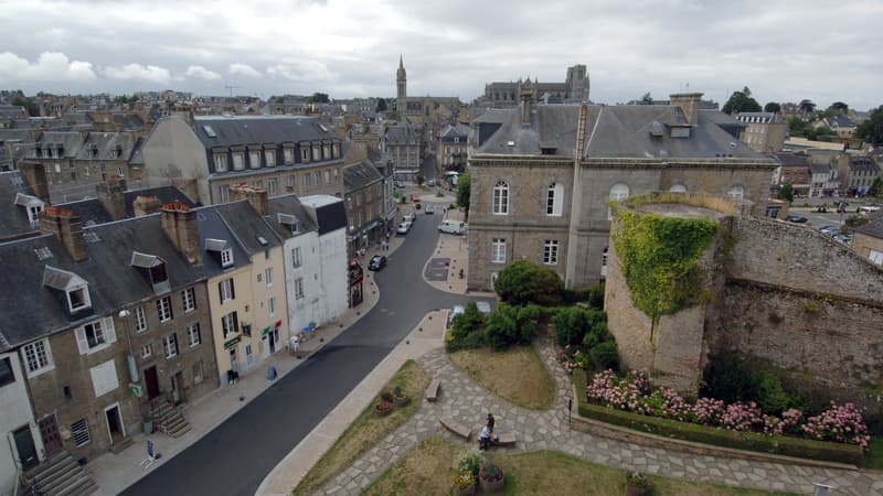 Les fortifications de la ville d'Avranches (Manche) prises en photo le 2 août 2006.