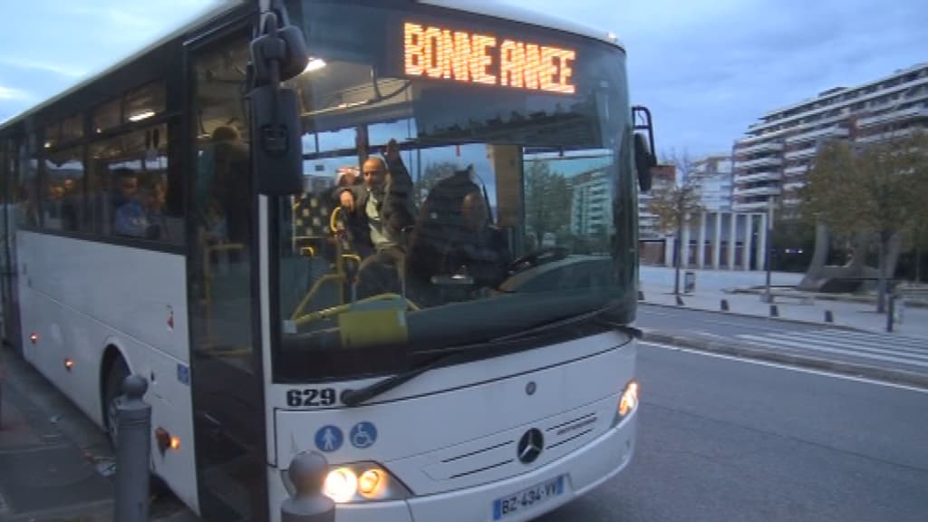 Et c'est parti pour un long périple de plus de dix heures. Et c'est parti pour un long périple de plus de dix heures.
