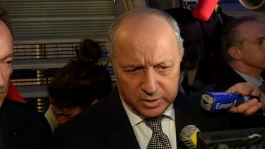 Le ministre des Affaires étrangères Laurent Fabius à Roissy, le 30 avril.