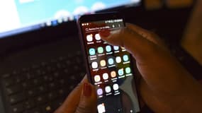 Un utilisateur de smartphone
