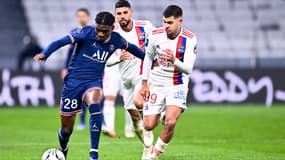 Eric Junior Dina Ebimbe lors de OL-PSG le 9 janvier 2022