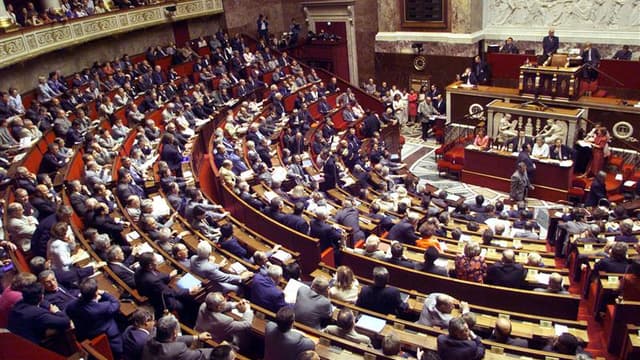 Le nombre de femmes élues lors des élections législatives est en nette progression et atteint un nombre record avec 155 députées sur 577, soit 26,86% des effectifs. /Photo d'archives/REUTERS/Jean-Paul Pélissier