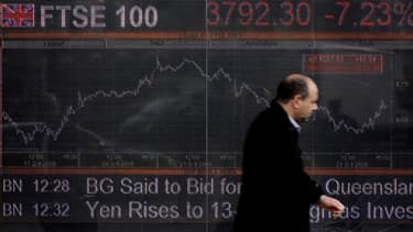 Les grands patrons du FTSE 100 gagnent en moyenne 6,75 millions d'euros par an.