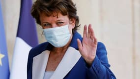 La ministre française de la Culture Roselyne Bachelot arrive pour une réunion au palais de l’Elysée à Paris le 19 juillet 2021.
