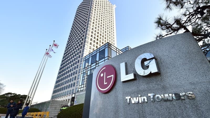Les enquêteurs ont saisi des documents et disques durs dans le siège de LG à Séoul.