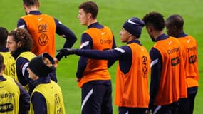 Benjamin Pavard sera forfait face à la Finlande, Kylian Mbappé aussi