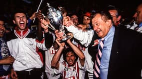 André Boïs (à droite) fête la victoire en Coupe de France de Nice le 10 mai 1997