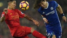Roberto Firmino au duel avec David Luiz