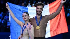 La joie de Gabriella Papadakis et Guillaume Cizeron, champions du monde de danse sur glace, le 25 mars 2022 à Montpellier