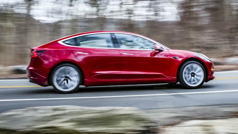 Elon Musk a dévoilé les détails de la version 4 roues motrices de la Model 3 ce week-end. 