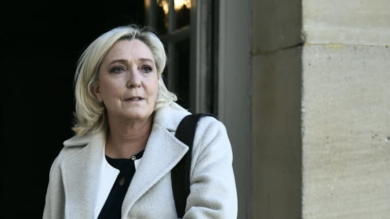 Fin du pass vaccinal: Le Pen fustige une annonce "politiquement cynique"