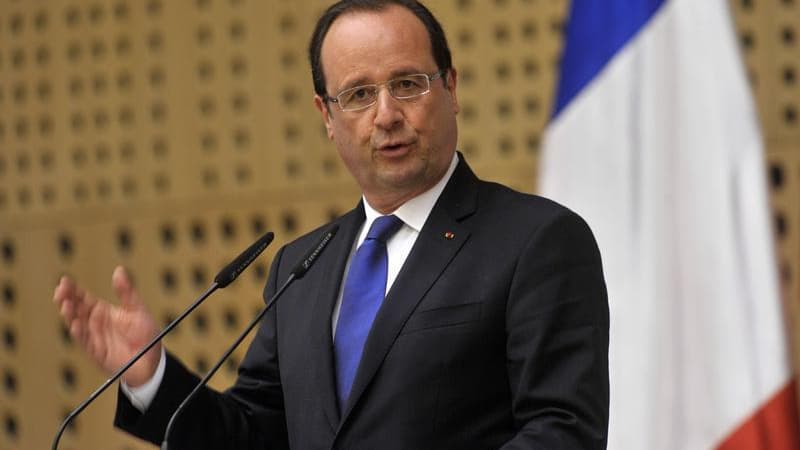 François Hollande a estimé mardi que son optimisme sur la proximité d'une reprise économique commençait à être étayé par de nombreux indicateurs en France et dans la zone euro. /Photo prise le 25 juillet 2013/REUTERS/Srdjan Zivulovic