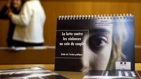 Une nouvelle procédure va être expérimentée en région parisienne à partir de janvier: il s'agit de différer la comparution au tribunal d'un conjoint mis en cause et de mettre à profit ce délai pour une expertise psychiatrique.
