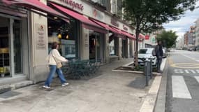 Un boulanger a été poignardé à Grenoble, trois hommes sont recherchés