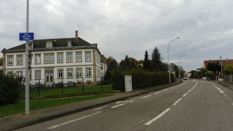 Une piste cyclable à double-sens avant été intégrée à la rue Mélanie, située dans le quartier de la Robertsau, à Strasbourg,