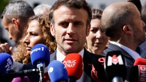 Emmanuel Macron lors d'un déplacement en Seine-Saint-Denis le 21 avril 2022