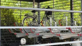 Le parc à vélos de la gare d'Oullins