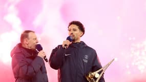 Marquinhos aux côtés du speaker du PSG Michel Montana au Parc des Princes, 21 avril 2024