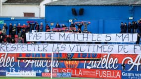 Les supporters corses réclamant l'arrêt des matchs le 5 mai