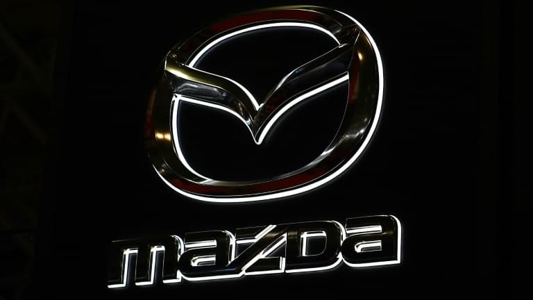 Le logo du constructeur automobile Mazda au salon de l'auto à Tokyo, le 12 janvier 2020