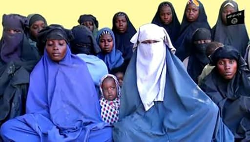 Une capture d'écran d'une vidéo de Boko Haram du 15 janvier 2018 montre une quinzaine de filles de Chibok enlevées par les islamistes en avril 2014.