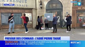 Fresque des Lyonnais: l'abbé Pierre tagué