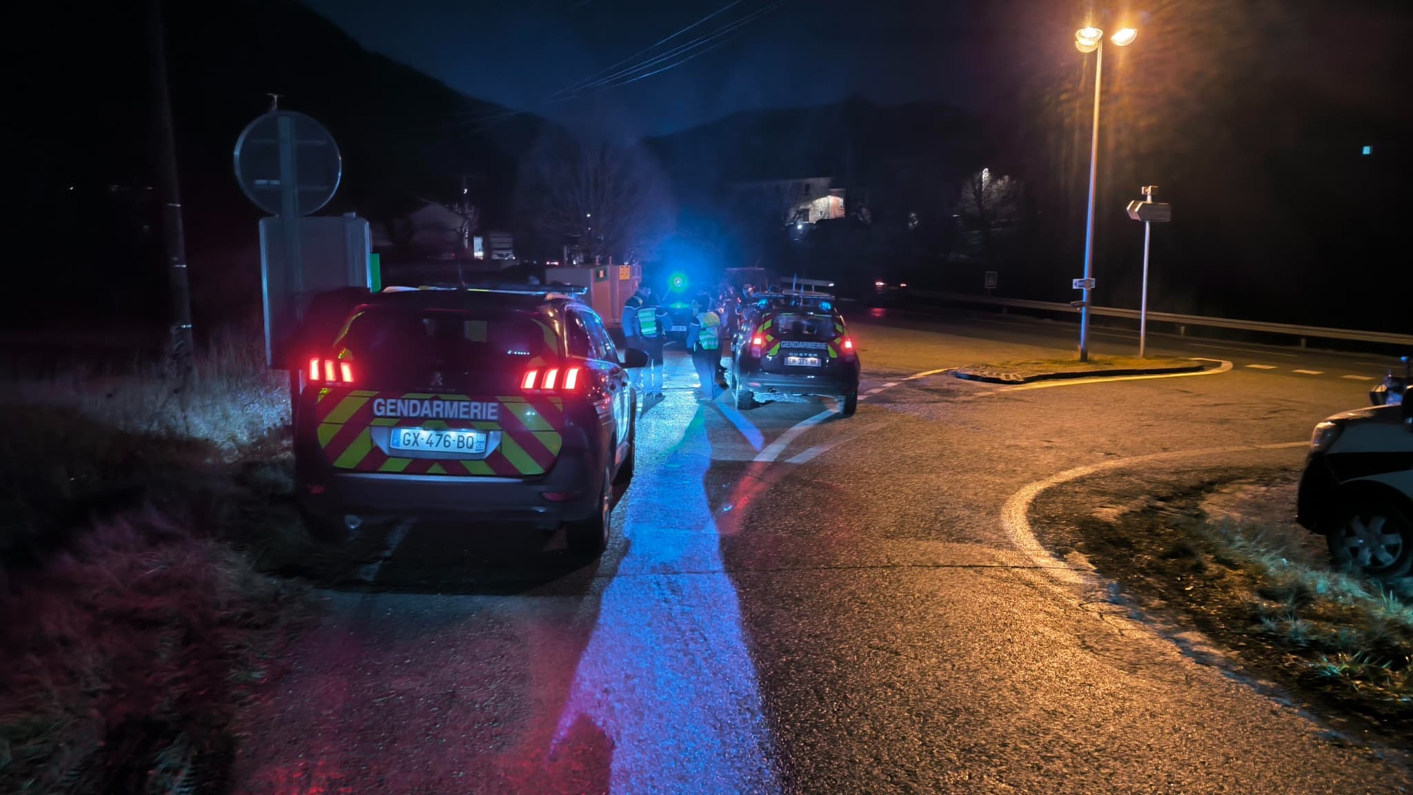 A Chaudon, les gendarmes contrôlent les spectateurs.