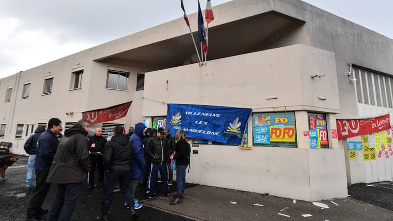 Rassemblement devant la prison de Villeneuve-les-maguelone.
