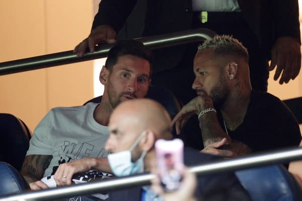 Messi et Neymar en tribune au Parc des Princes