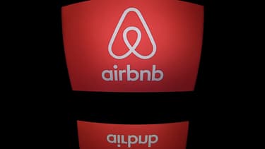 Les professionnels du tourisme appellent à attaquer Airbnb en justice.