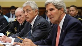 Le secrétaire d'Etat John Kerry (au premier plan) et le secrétaire à la Défense Chuck Hagel, mercredi 4 août.