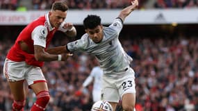 Ben White au duel avec Luis Diaz lors du match Arsenal-Liverpool, le 9 octobre 2022