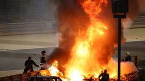 La voiture de Romain Grosjean en feu