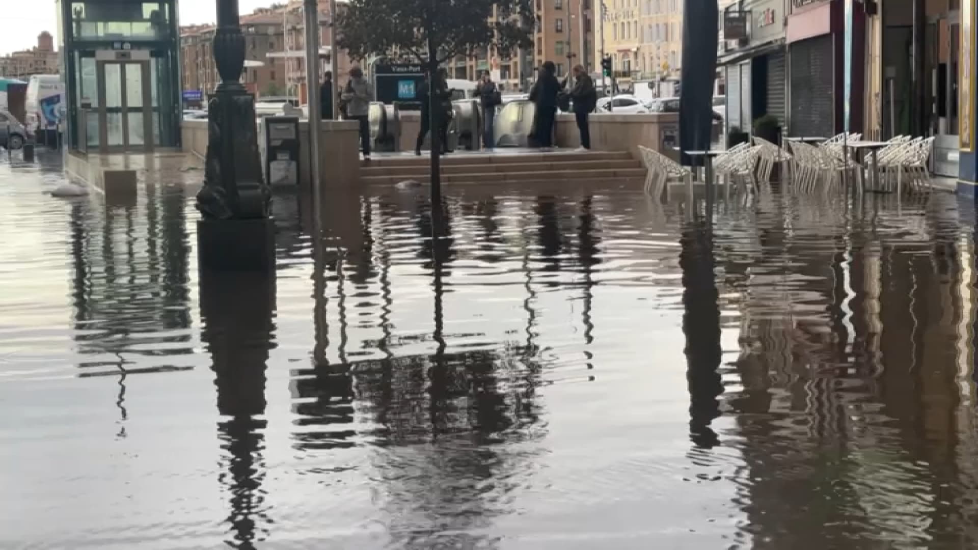 Plusieurs quartiers de Marseille, comme Saint-Barnabé dans le 12e arrondissement, ont été inondés après de fortes intempéries le 8 octobre 2024.