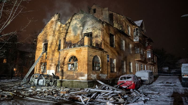 Guerre en Ukraine: 20 immeubles résidentiels et l'ambassade du Qatar endommagés par les frappes russes à Kiev