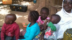 Originaire de Gao, cette femme a fui avec ces enfants, pour trouver refuge à Bamako dans la famille, où 18 personnes s'entassent dans 2 petites pièces.