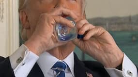 Pourquoi cette gorgée d'eau de Trump a-t-elle autant fait parler ?