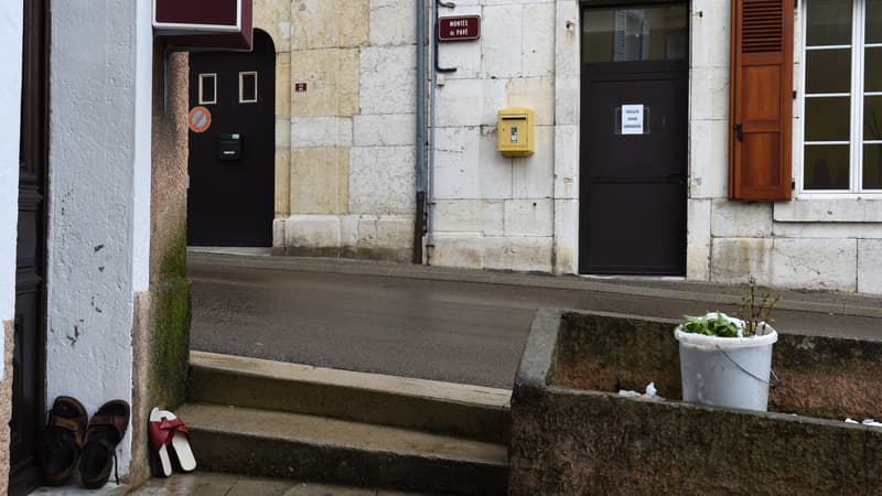 Le bureau de poste de Montréal-la-Cluse, dans l'Ain, où le corps de catherine Burgod a été découvert en 2008.