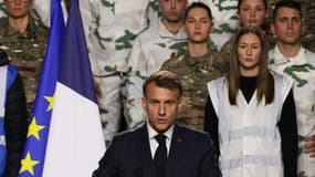 Emmanuel Macron à la base militaire de Varces-Allières-et-Risset en Isère le 27 novembre 2025