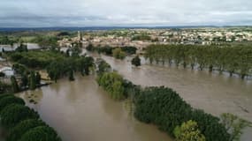 Ces images de drone montrent les nombreux quartiers submergés à Trèbes dans l'Aude