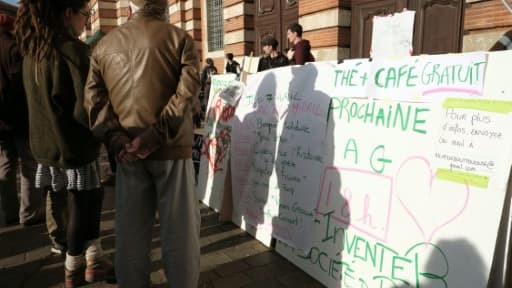 A Toulouse, le mouvement s'est amorcé lors de l'occupation du Théâtre Garonne, le 31 mars au soir, par des intermittents, bientôt rejoints par des syndicalistes et des membres de la "Nuit Debout"