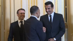 Kylian Mbappé avec Emmanuel Macron et l'émir du Qatar, le 27 février 2024
