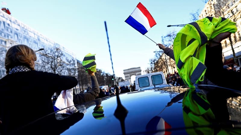 Le convoi de la liberté sur les Champs-Élysées