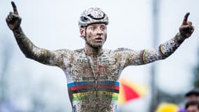 Mathieu Van Der Poel sacré champion du monde de cyclo-cross en 2024